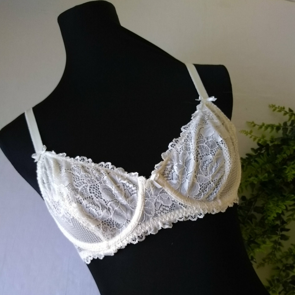 Savage X Fenty Lacy Bra Size 36A Ivory Underwire U
